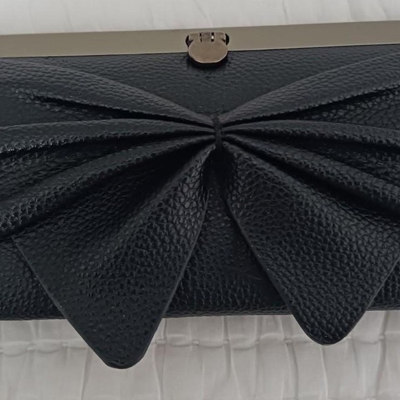 Black clutch/wallet with‎ bow embellishment - Picture 1 of 5